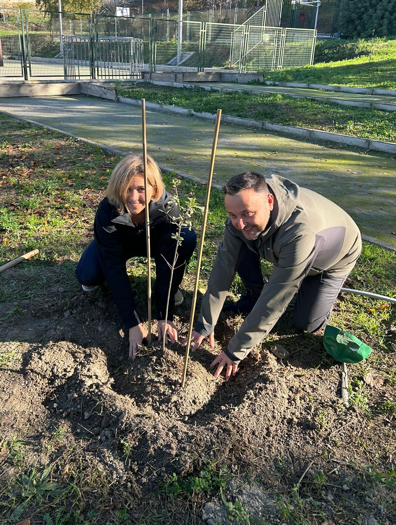 ©Ayto.Granada: El Ayuntamiento continúa con la plantación de 40 ejemplares arbóreos en el Parque de El Fargue dentro del proyecto de dotar a la ciudad de un conjunto de parques con 600 árboles ©Ayto.Granada: El Ayuntamiento continúa con la plantación de 40 ejemplares arbóreos en el Parque de El Fargue dentro del proyecto de dotar a la ciudad de un conjunto de parques con 600 árboles